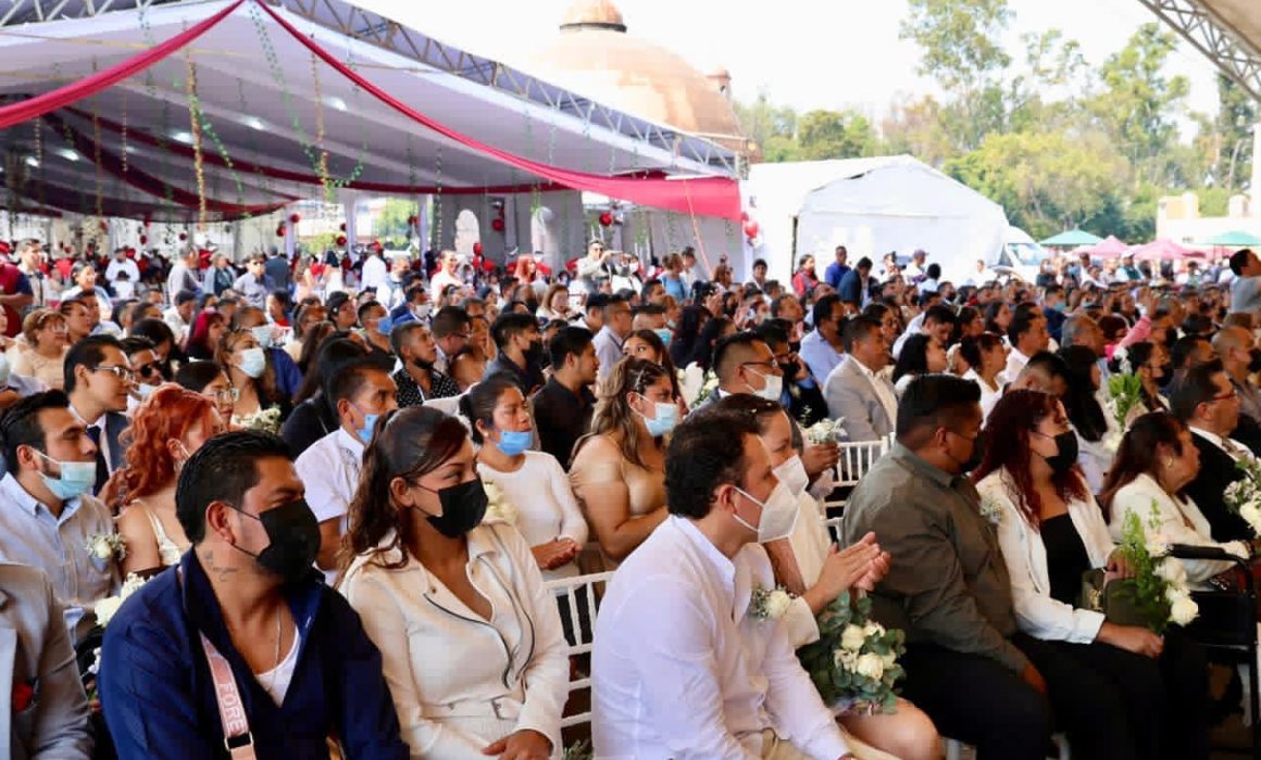 Consolida Tlalnepantla bienestar familiar con matrimonios colectivos