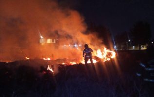 Controlan incendio de pastizal en zona industrial de Toluca