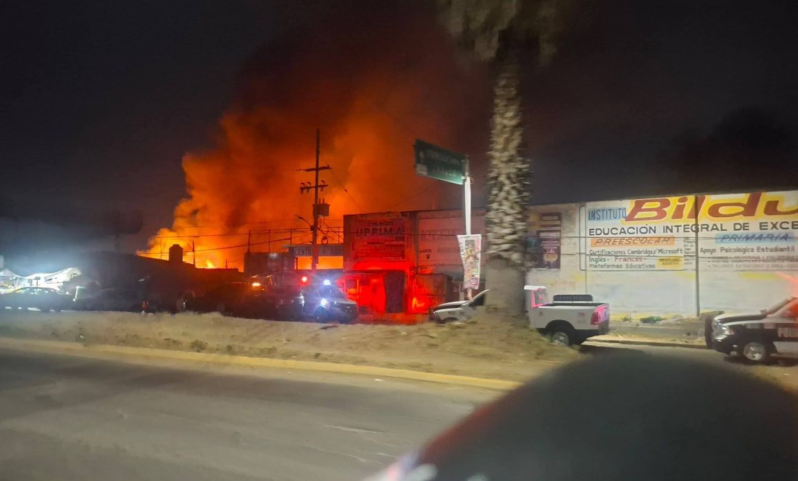 Controlan incendio en central de abastos de Ayotla en Ixtapaluca
