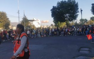 Cruzan por Toluca miles de peregrinos en camino al santuario de Chalma