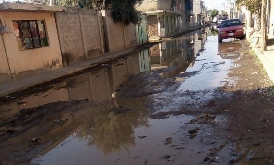 Denuncian colapso de drenaje y abandono municipal en Chimalhuacán