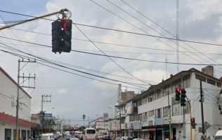 Denuncian riesgo de accidentes por semáforos descompuestos en Amecameca