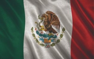 Descubre la historia y significado del Día de la Bandera de México
