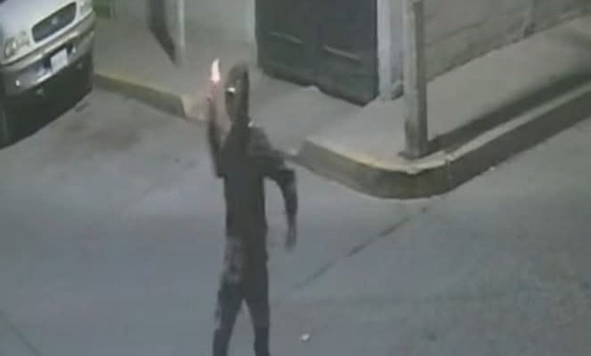 Detienen a joven por incendiar camioneta en calles de Ecatepec