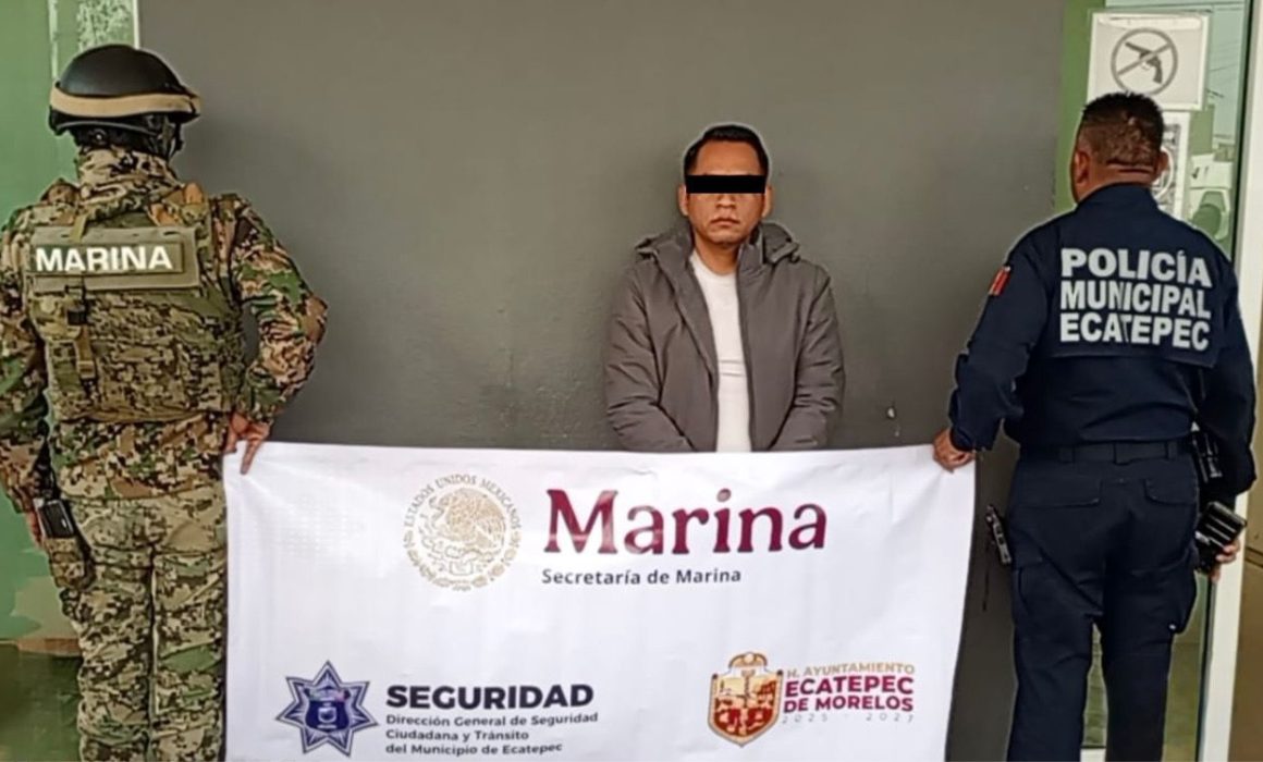 Detienen en Ecatepec a sujeto con 15 tarjetas bancarias en Plaza Aragón