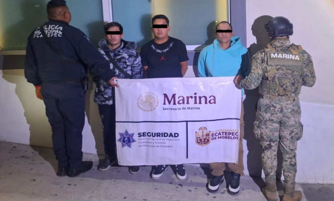 Detienen en Ecatepec a tres presuntos narcomenudistas con 339 dosis