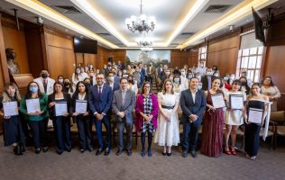 Egresan de UAEMex especialistas en Medicina de Rehabilitación