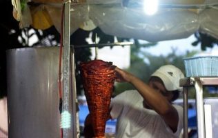 Ejecutan a mujer en su taquería mientras esperaba clientes en Temoaya