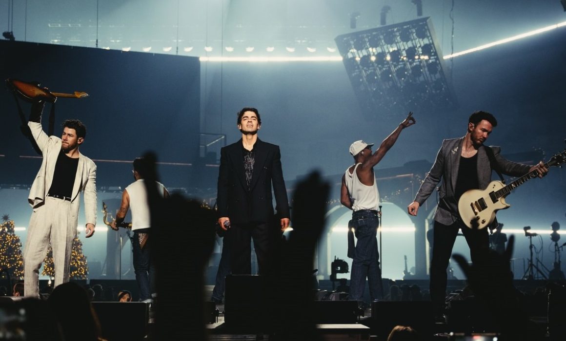 Encabezan Jonas Brothers, Gloria Trevi y Kenia Os cartel de Emblema 2026