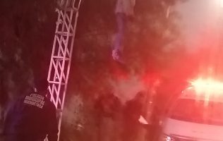 Encuentran cuerpo de hombre colgado de árbol en Huehuetoca