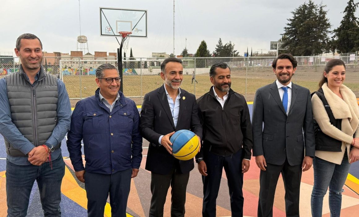 Entrega Fernando Flores deportiva renovada en San Salvador Tizatlalli
