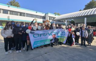Entrega Gobierno de Atizapán arcotechos en planteles