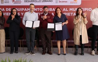 Entrega Rosi Wong viviendas y escuelas en Paseos del Bosque II