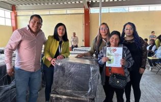 Entrega gobierno de Jilotzingo estufas ecológicas