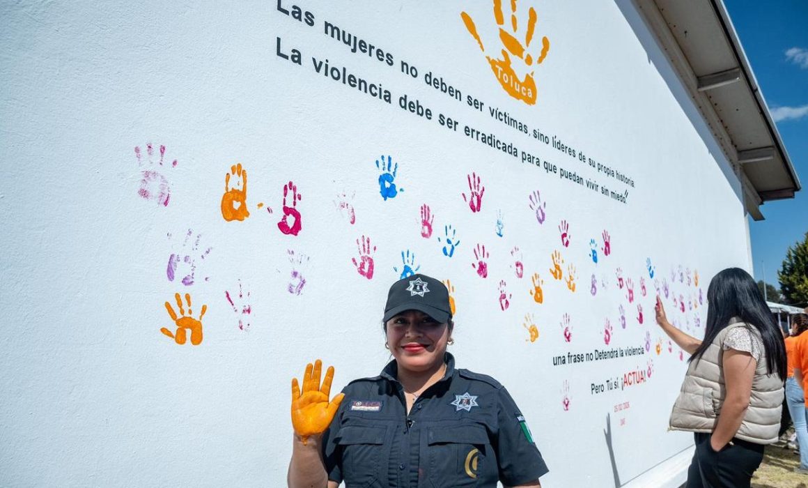 Entregan autoridades mural en San Pablo Autopan conmemorativo al 25N