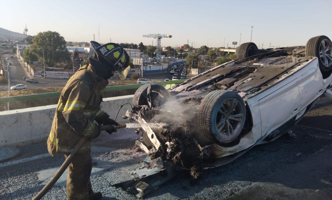 Evita Protección Civil de Ecatepec tragedia tras volcadura en autopista