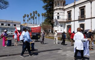 Exigen académicos de la UACh aumento salarial y respeto laboral