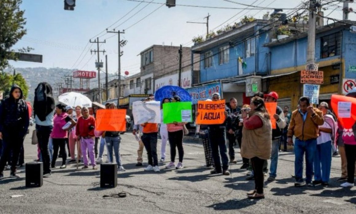 Exigen agua en Chimalhuacán: 4 meses sin agua y gobierno ausente