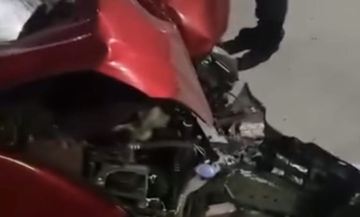 Fallece hombre tras impactar su auto contra poste en Ixtapaluca