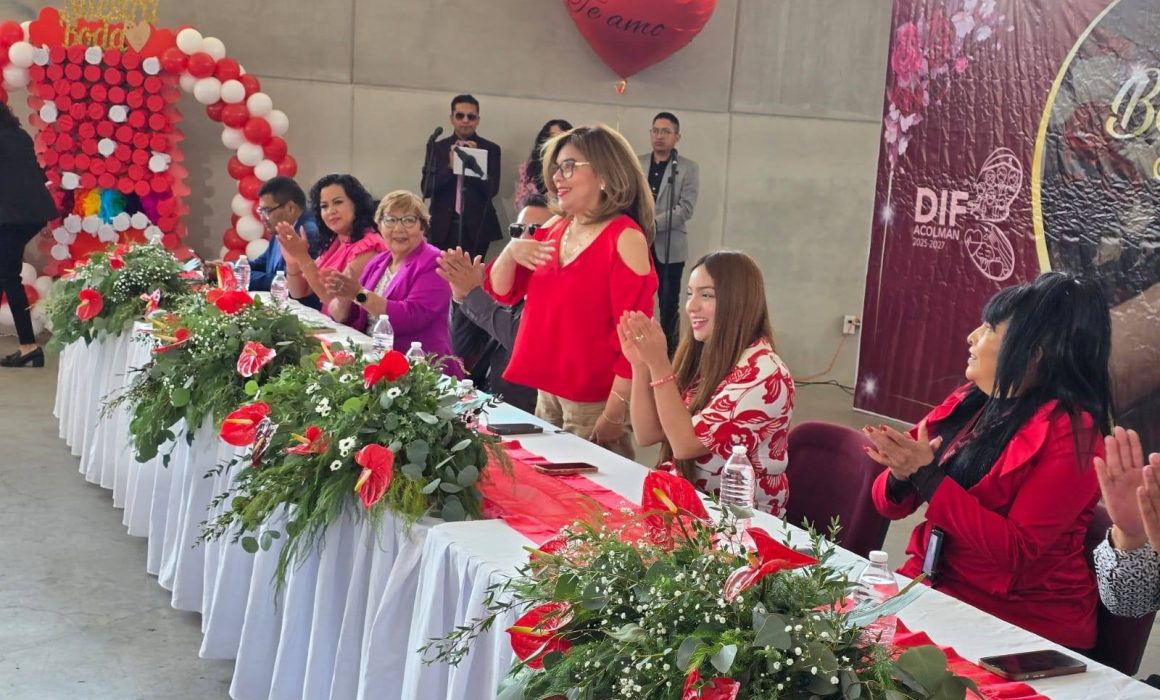 Festejan en Acolman el Día de San Valentín con 71 bodas comunitarias