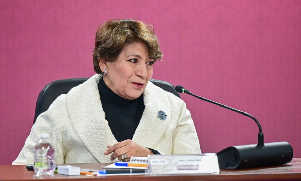 Fomenta Delfina Gómez adopciones este Día del Amor y la Amistad