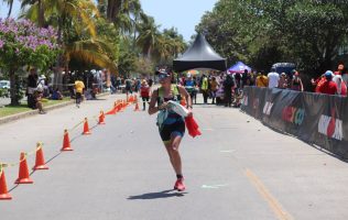 Forja Karla Munguía Vélez su camino de triatleta con disciplina