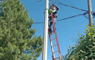 Fortalece Ayuntamiento de Jilotzingo alumbrado en San Miguel Tecpan