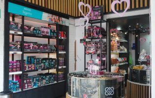 Gastarán mexiquenses hasta $1,100 el 14 de febrero con sus parejas