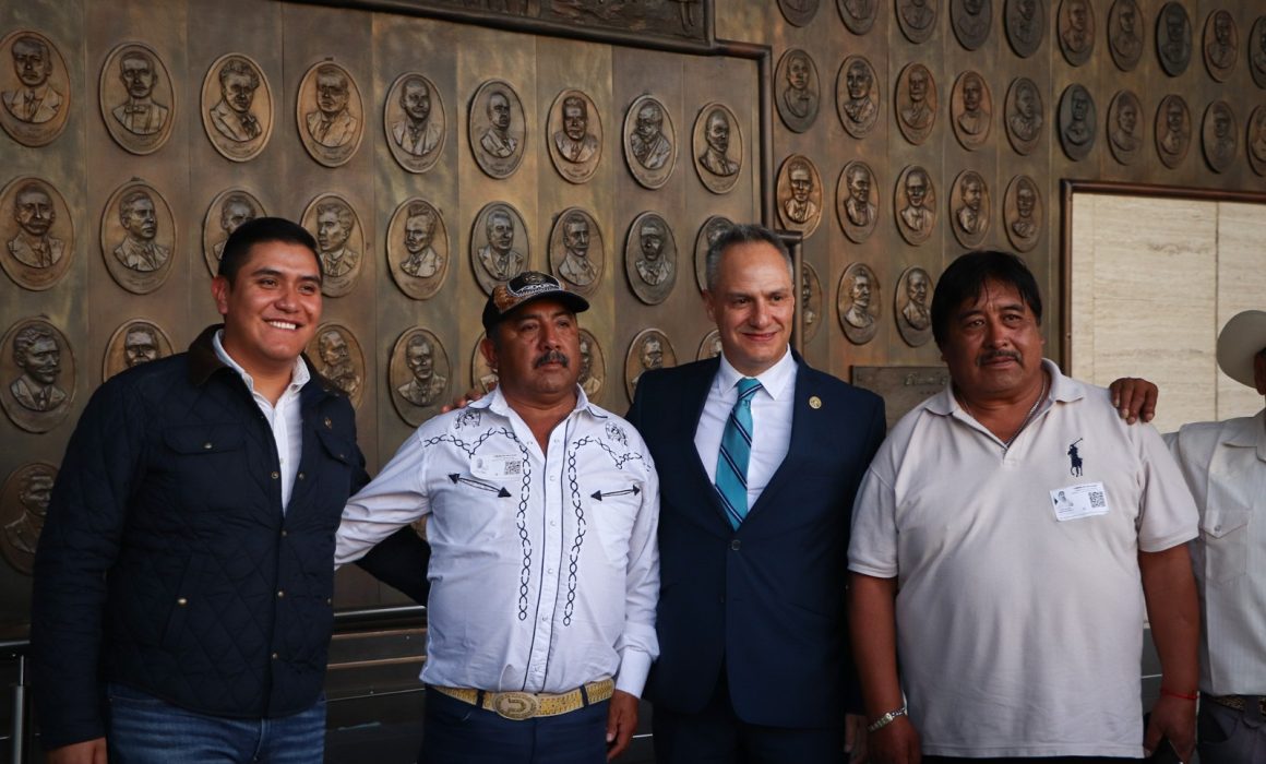 Gestiona Jesús Cuanalo apoyos para ejidos de Zoquiapan y Río Frío