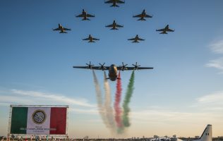 Honra México el Día de la Fuerza Aérea, guardiana del cielo nacional