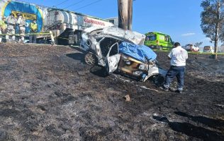 Impactan auto contra árbol y mueren calcinados en Jocotitlán