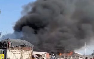 Incendio en recicladora de PET en Tultitlán