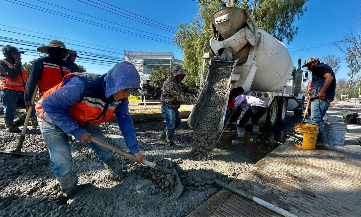 Inicia Zumpango pavimentación integral de Calle Gante con concreto MR-45