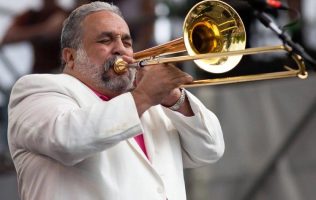 Llora la música Salsa al 'Chico malo del Bronx' Willie Colón