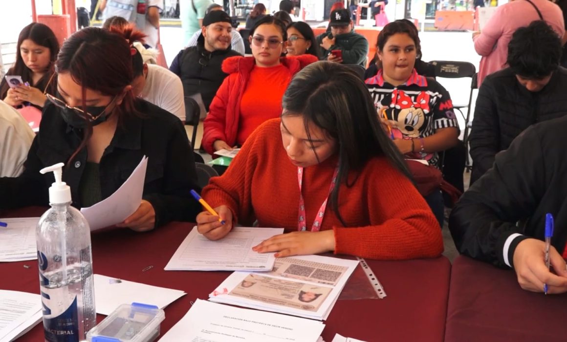 Otorga Gobierno de Ecatepec becas de transporte a 5 mil universitarios