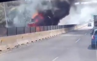 Paraliza incendio de tráiler la autopista Chamapa-Lechería