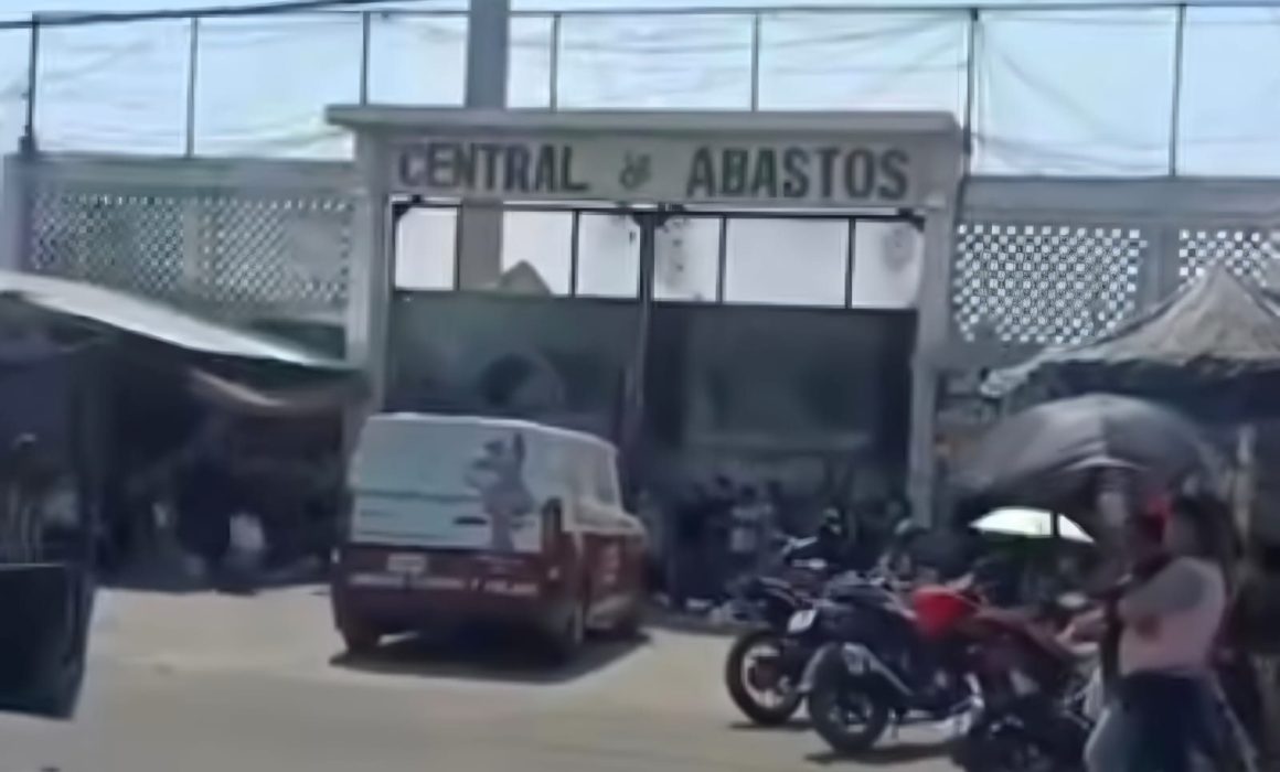 Permanece resguardada Central de Abasto de Ayotla tras incendio
