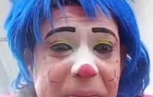 Pide apoyo payasito poblano; su hija es atendida en Toluca