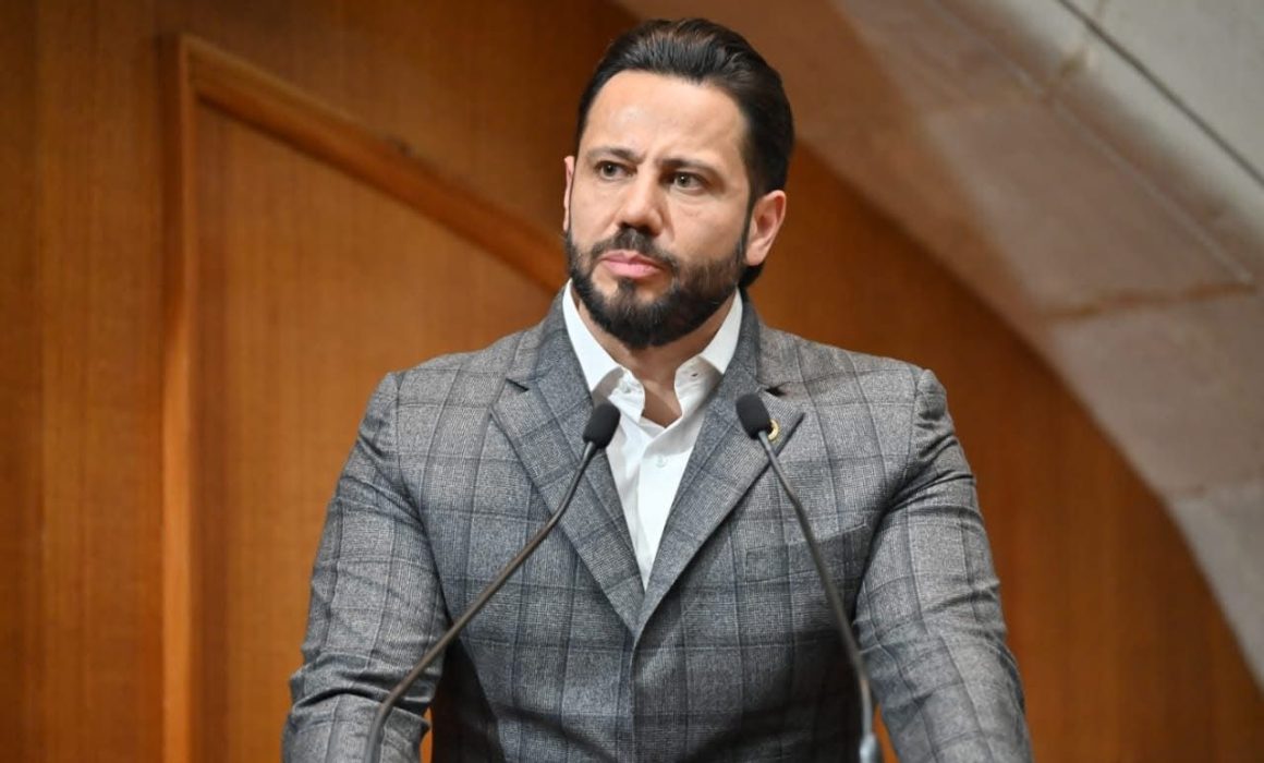 Propone Anuar Azar ampliar subsidio a la tenencia vehicular