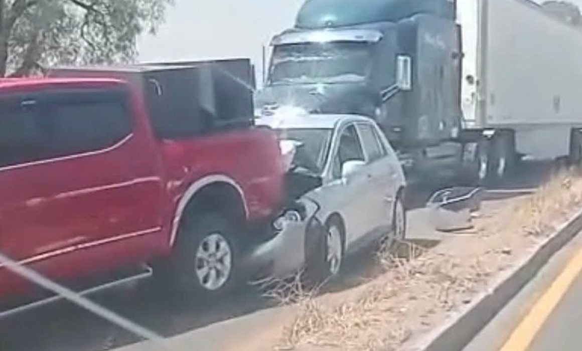 Provoca tráiler carambola en la Lechería-Texcoco, vialidad complicada