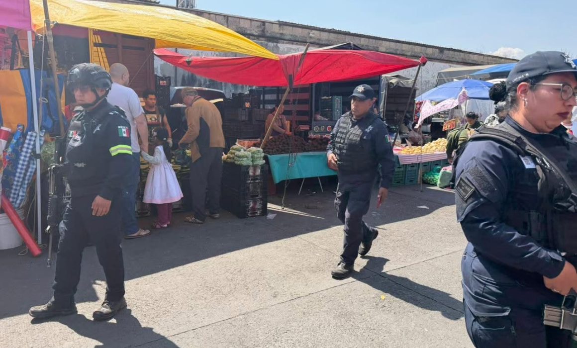 Realizan operativo de seguridad coordinado en mercados de Tianguistenco