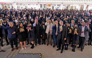 Recibe Estado de México 3 mil 140 libros para estudiantes