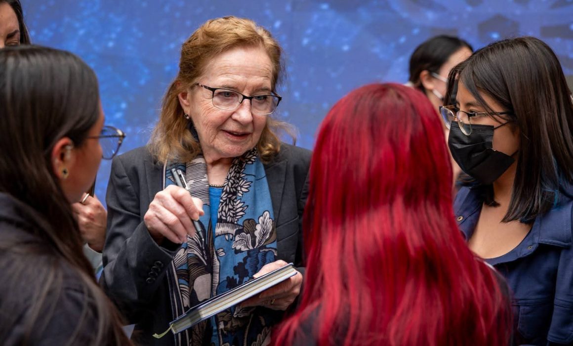 Reconoce Ana María Cetto importancia de las mujeres en la ciencia