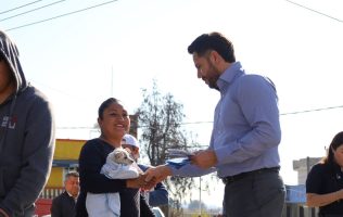 Recorre Anuar Azar colonias y fortalece apoyo familiar