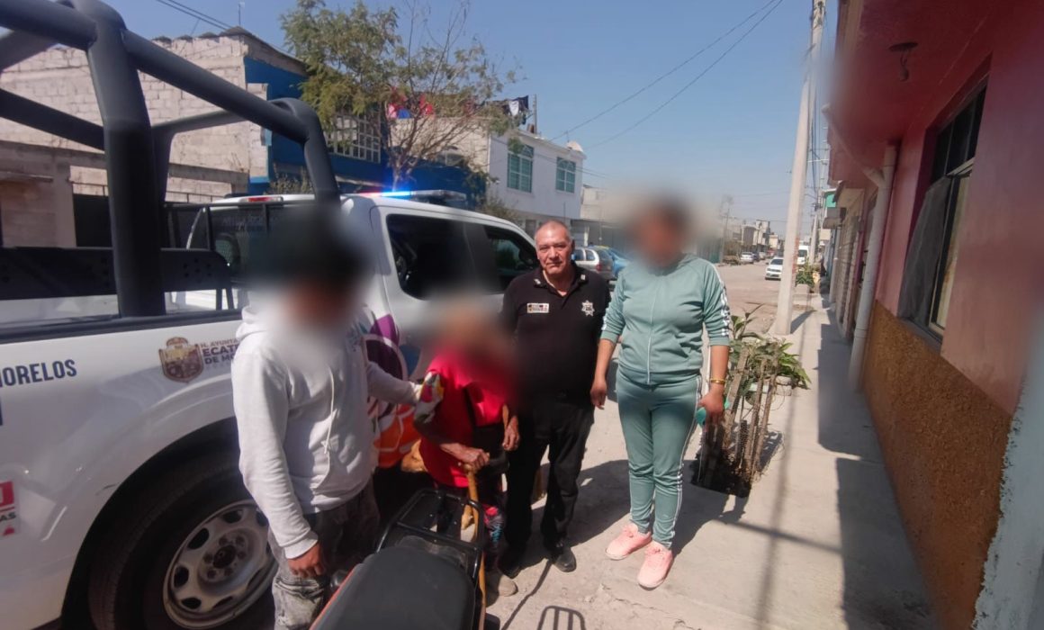 Rescata Policía de Ecatepec a adulta mayor extraviada y la lleva a Atenco