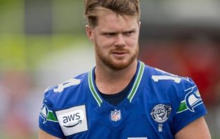 Saltan Seahawks favoritos de la mano de un QB que fue descartado