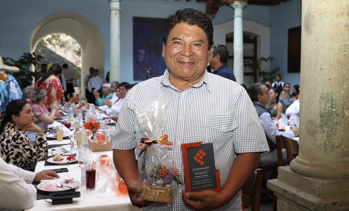 Salvador Flores, el hombre que honró a su madre conquistando el mundo
