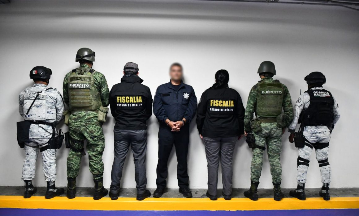 Sentencian en Edomex a 18 funcionarios detenidos en operativo Enjambre
