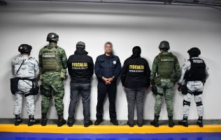 Sentencian en Edomex a 18 funcionarios detenidos en operativo Enjambre