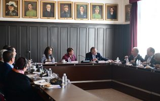 Sostiene Delfina Gómez reunión con directivos de empresas automotrices